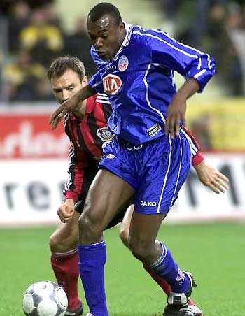 首钢注入更 首钢注入更